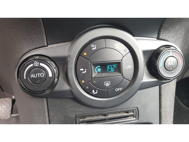 Recambio de mando climatizador para ford fiesta (ccn) 1.25 16v cat referencia OEM IAM C1BT18C612AF  