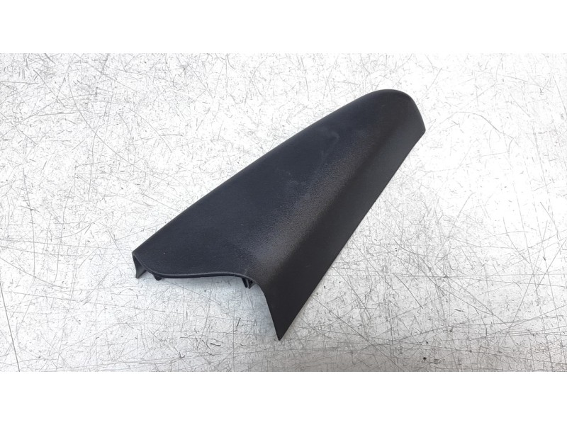 Recambio de moldura para renault clio iv referencia OEM IAM 822755440R  