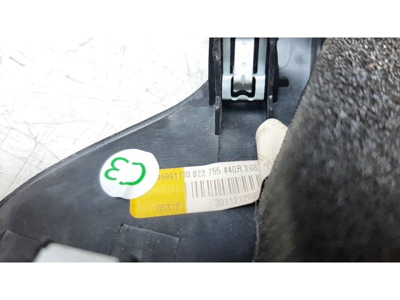 Recambio de moldura para renault clio iv referencia OEM IAM 822755440R  