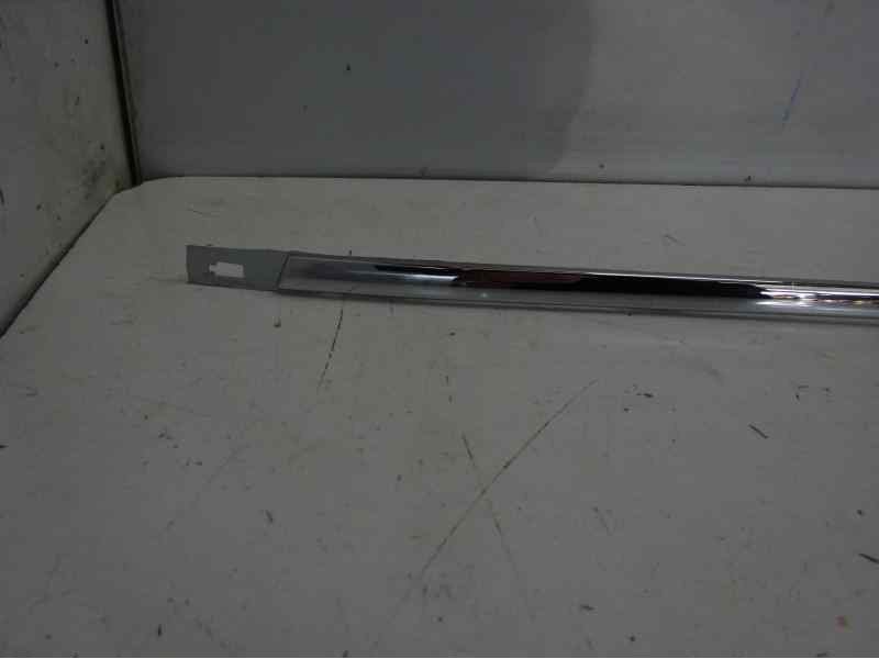 Recambio de molduras traseras para mercedes-benz clase c (w204) familiar referencia OEM IAM  107131721 