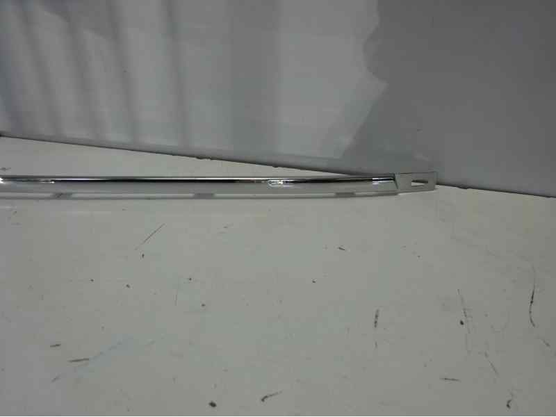 Recambio de molduras traseras para mercedes-benz clase c (w204) familiar referencia OEM IAM  107131721 