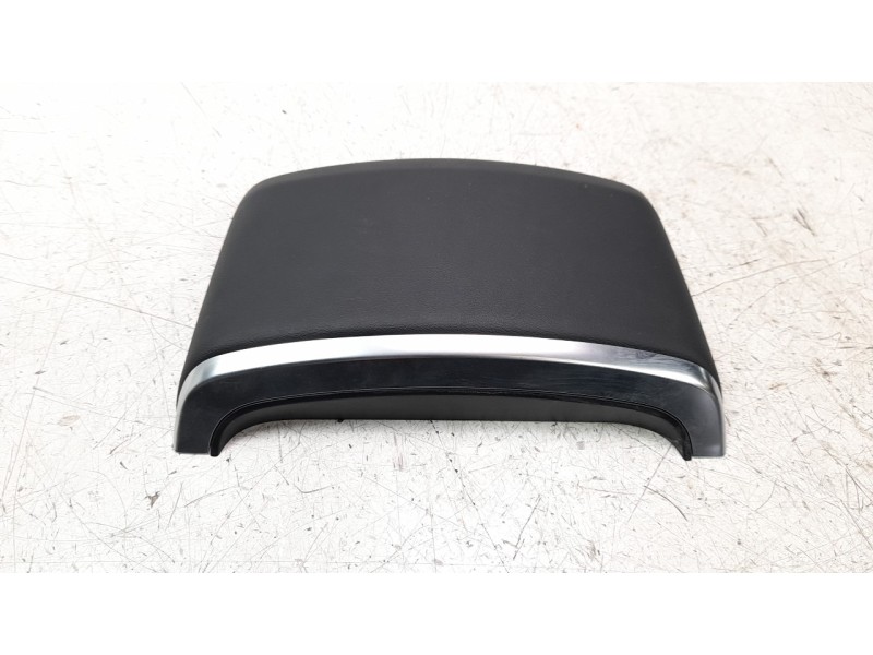 Recambio de moldura para audi q7 4mg referencia OEM IAM 4M8863915  