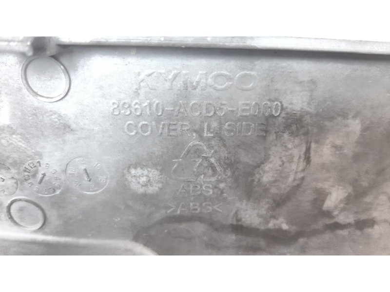 Recambio de moldura para kymco g-dink 125 referencia OEM IAM 83610ACD5E000  