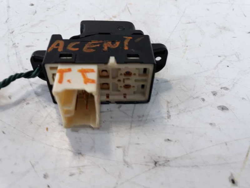 Recambio de mando elevalunas trasero izquierdo para hyundai accent (mc) gl crdi referencia OEM IAM 202005491  