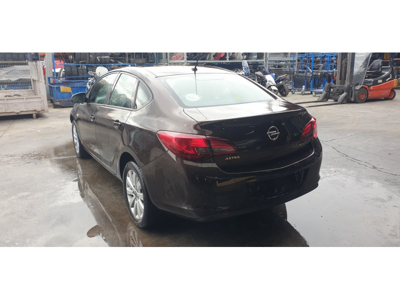 opel astra j lim. del año 2013