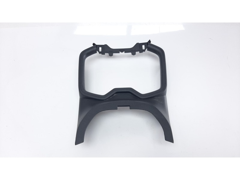 Recambio de moldura para toyota rav4 hybrid 4x2 advance referencia OEM IAM 5882242100  