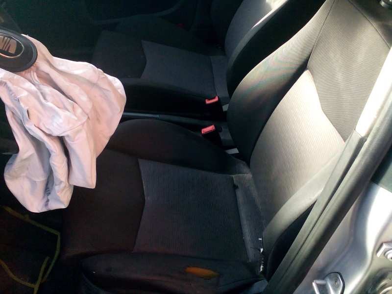 seat ibiza (6l1) del año 2002