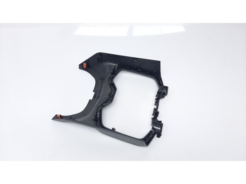 Recambio de moldura para toyota rav4 hybrid 4x2 advance referencia OEM IAM 5882242100  