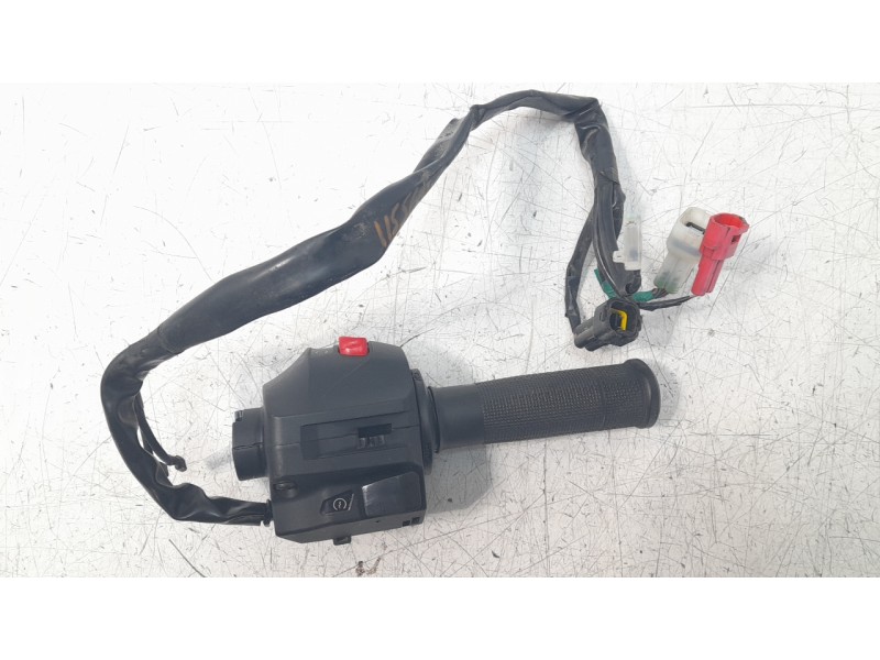 Recambio de piña luces derecha para ktm 390 duke 390 duke referencia OEM IAM 93511074000  