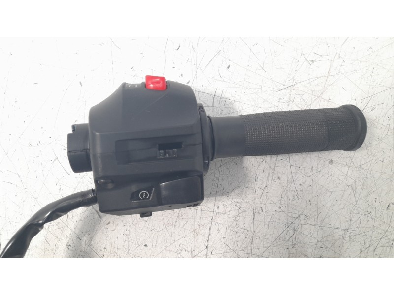 Recambio de piña luces derecha para ktm 390 duke 390 duke referencia OEM IAM 93511074000  