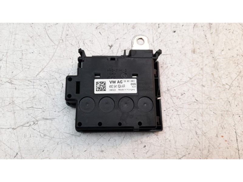 Recambio de caja reles / fusibles para audi q7 4mg referencia OEM IAM 4M0941824AR  