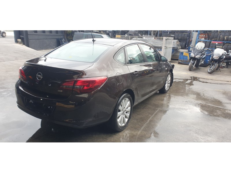 opel astra j lim. del año 2013