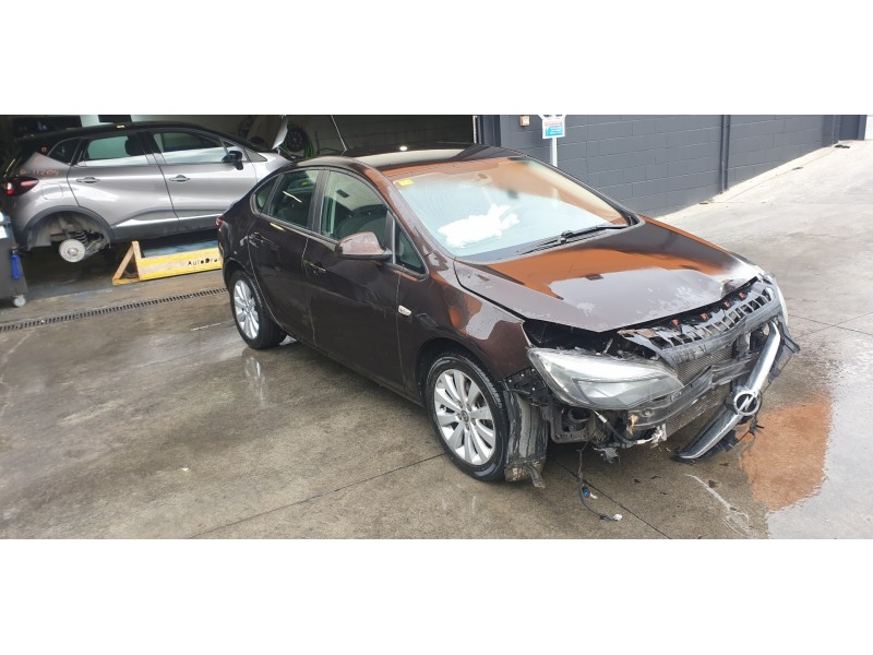 opel astra j lim. del año 2013