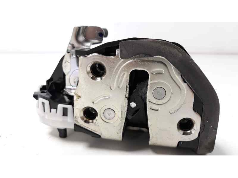 Recambio de cerradura puerta trasera izquierda para toyota yaris active referencia OEM IAM   