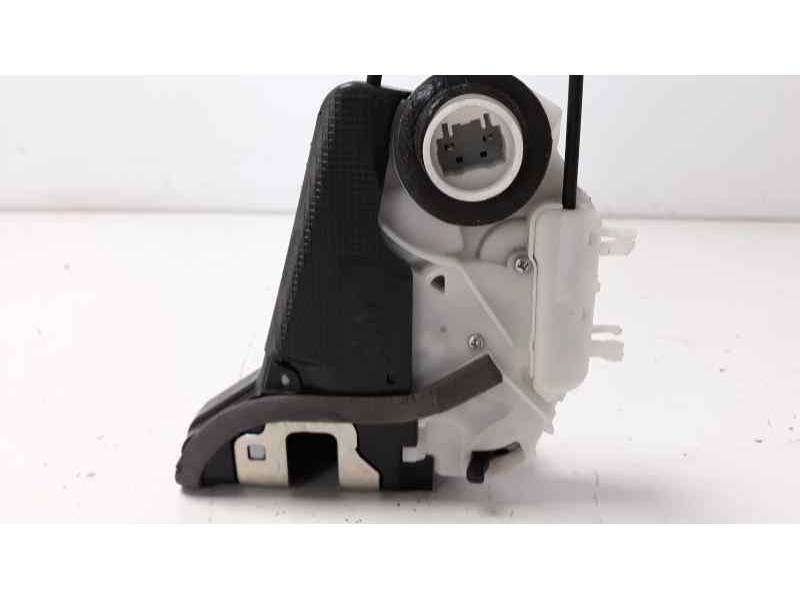 Recambio de cerradura puerta trasera izquierda para toyota yaris active referencia OEM IAM   