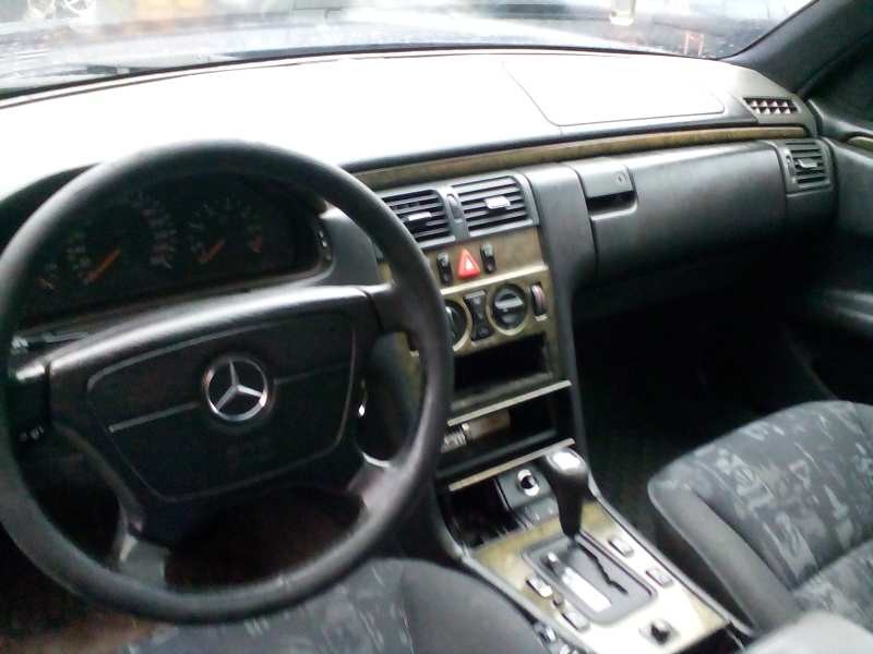 mercedes-benz clase e (w210) berlina del año 1996