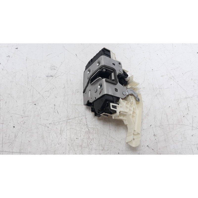 Recambio de cerradura puerta delantera izquierda para mercedes-benz clase a (w176) 2.1 cdi cat referencia OEM IAM 1667200135  