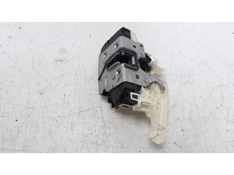 Recambio de cerradura puerta delantera izquierda para mercedes-benz clase a (w176) 2.1 cdi cat referencia OEM IAM 1667200135  