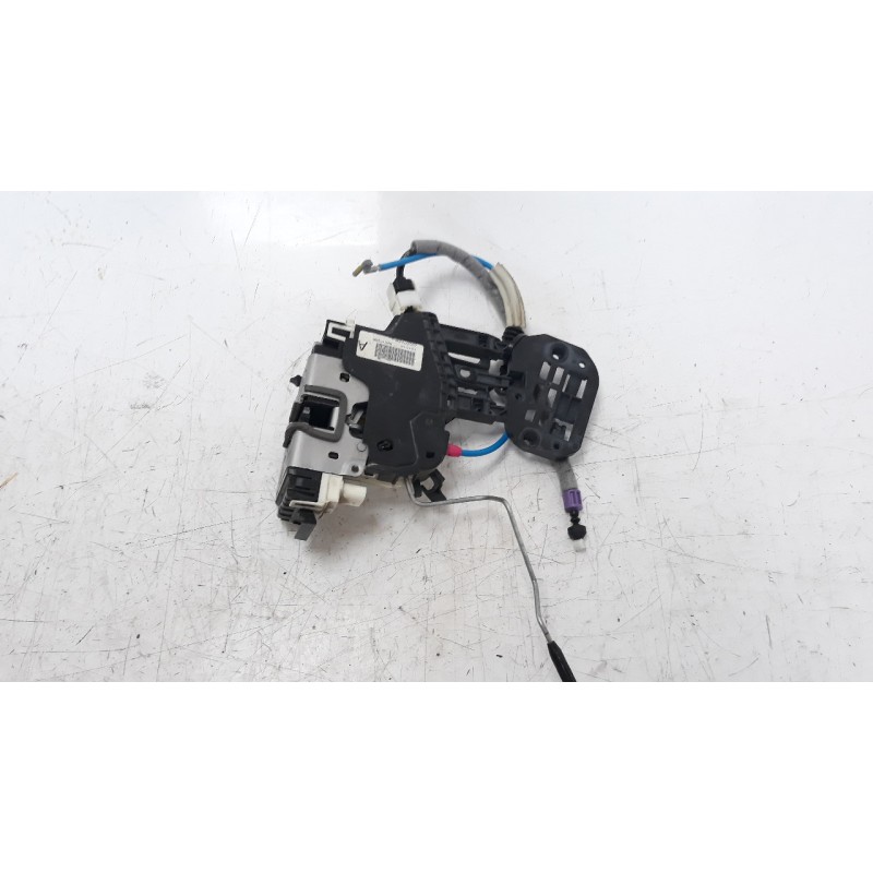 Recambio de cerradura puerta trasera derecha para mercedes-benz clase a (w176) 2.1 cdi cat referencia OEM IAM 2047302835  