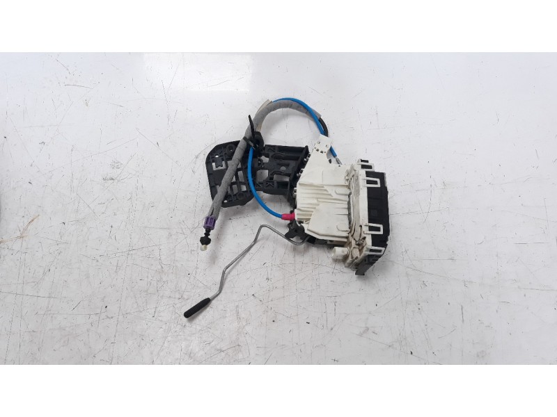 Recambio de cerradura puerta trasera derecha para mercedes-benz clase a (w176) 2.1 cdi cat referencia OEM IAM 2047302835  