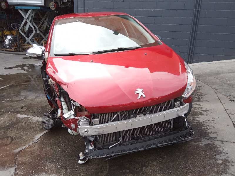 peugeot 208 del año 2012