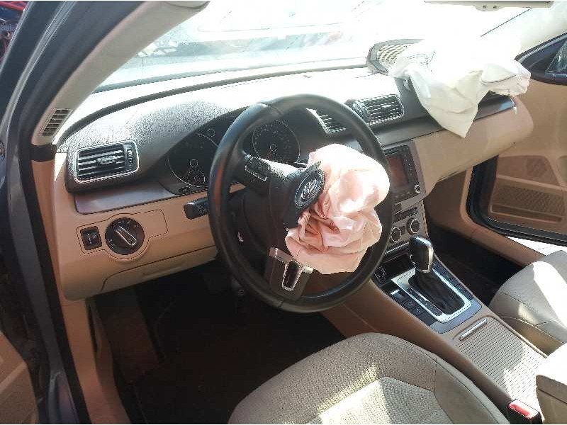 volkswagen passat lim. (362) del año 2013