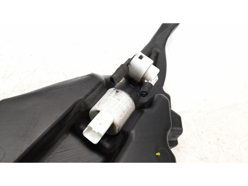 Recambio de deposito limpia para peugeot 308 referencia OEM IAM 9806526980  