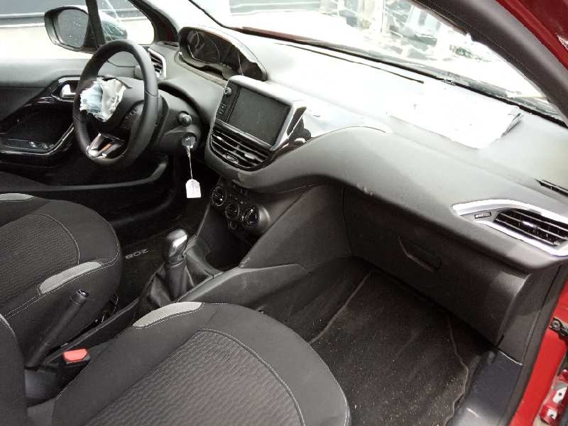 peugeot 208 del año 2012