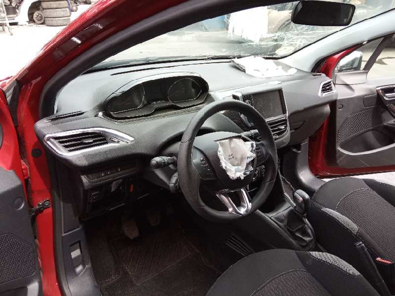 peugeot 208 del año 2012