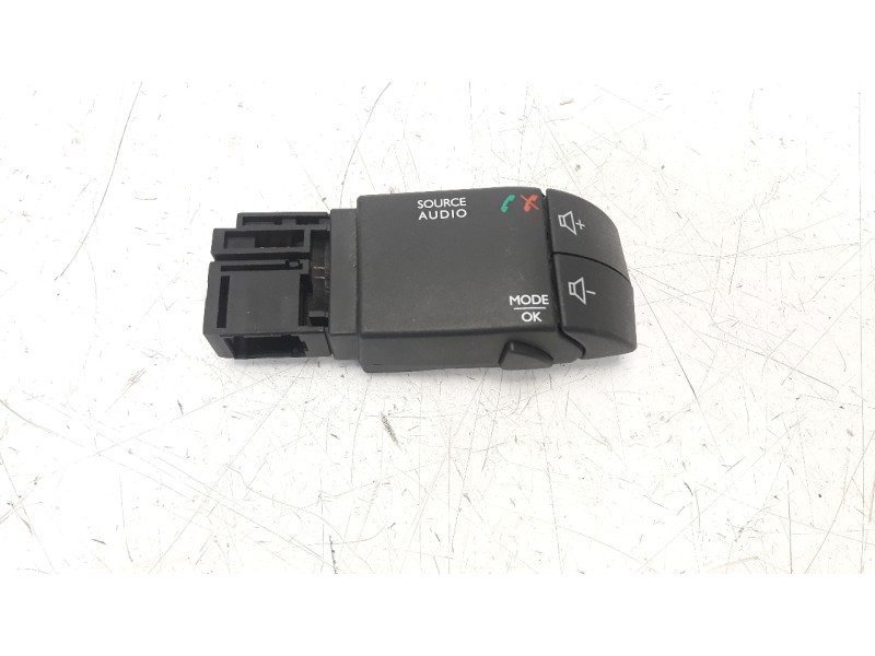 Recambio de mando multifuncion para renault clio iv 1.5 dci diesel fap referencia OEM IAM 255522448R  