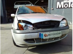 ford fiesta berlina del año 2001 2