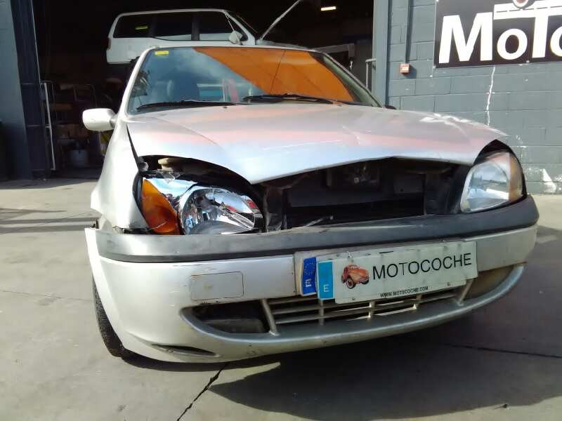 ford fiesta berlina del año 2001