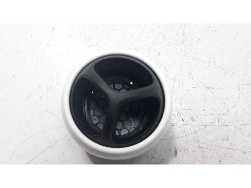 Recambio de rejilla aireadora para smart forfour referencia OEM IAM 687504072R  