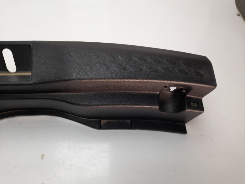 Recambio de guarnecido porton trasero para toyota c-hr hybrid advance referencia OEM IAM 64716F4010  