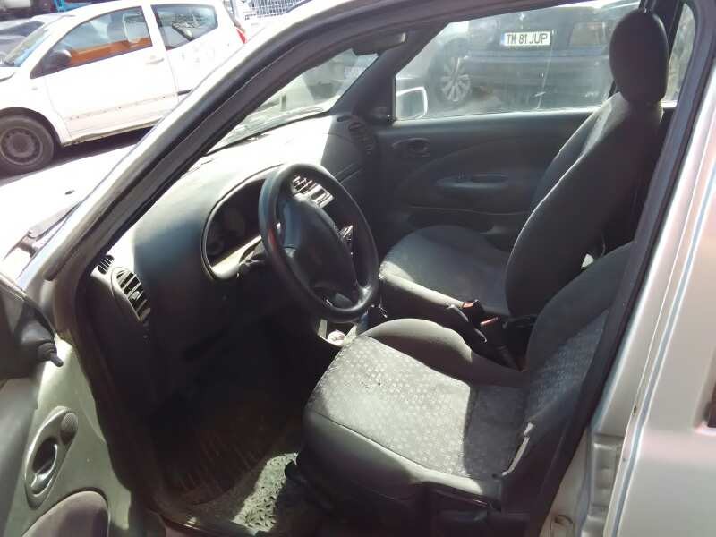 ford fiesta berlina del año 2001