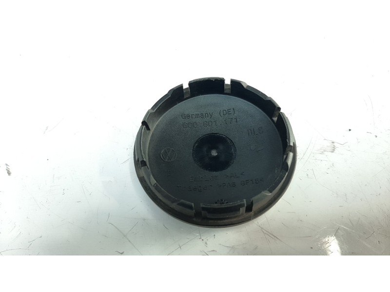 Recambio de tapacubos para volkswagen polo referencia OEM IAM 6C0601171  