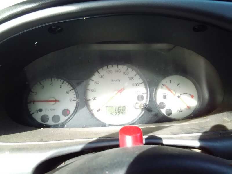 ford fiesta berlina del año 2001