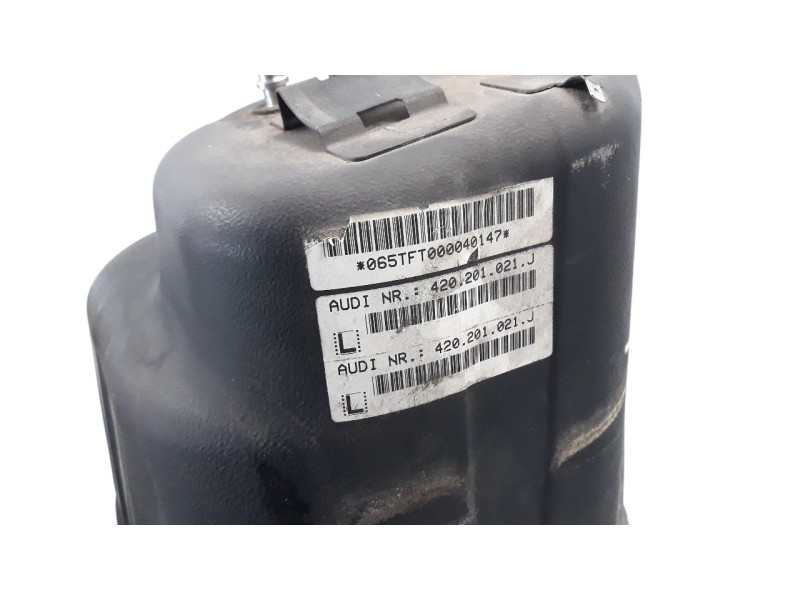 Recambio de deposito combustible para audi r8 (423) 4.2 fsi referencia OEM IAM 420201021J 420201319B 