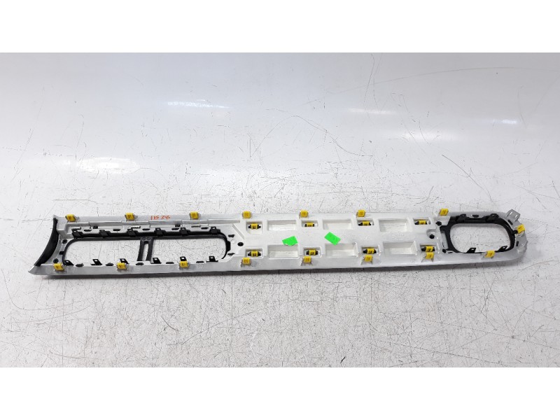 Recambio de moldura para citroen c3 1.2 12v e-thp referencia OEM IAM 9812401777 AA38100413 