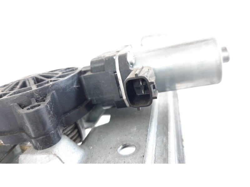 Recambio de elevalunas delantero derecho para renault clio iv 0.9 referencia OEM IAM 807205569R 106199615 115624