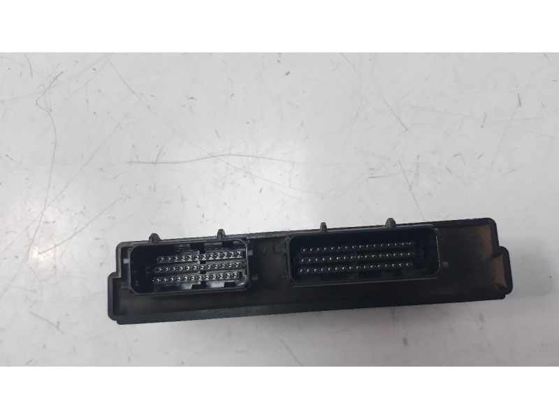 Recambio de centralita motor uce para triumph street triple street triple r referencia OEM IAM 1299325  