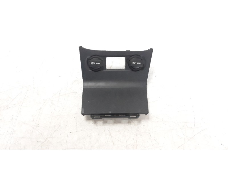 Recambio de moldura para hyundai i20 1.2 16v cat referencia OEM IAM 84621C8000  