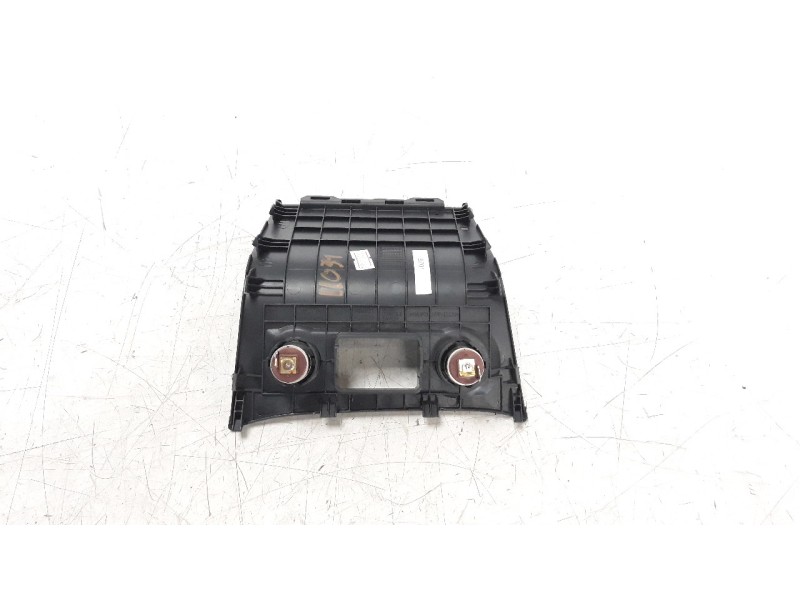 Recambio de moldura para hyundai i20 1.2 16v cat referencia OEM IAM 84621C8000  