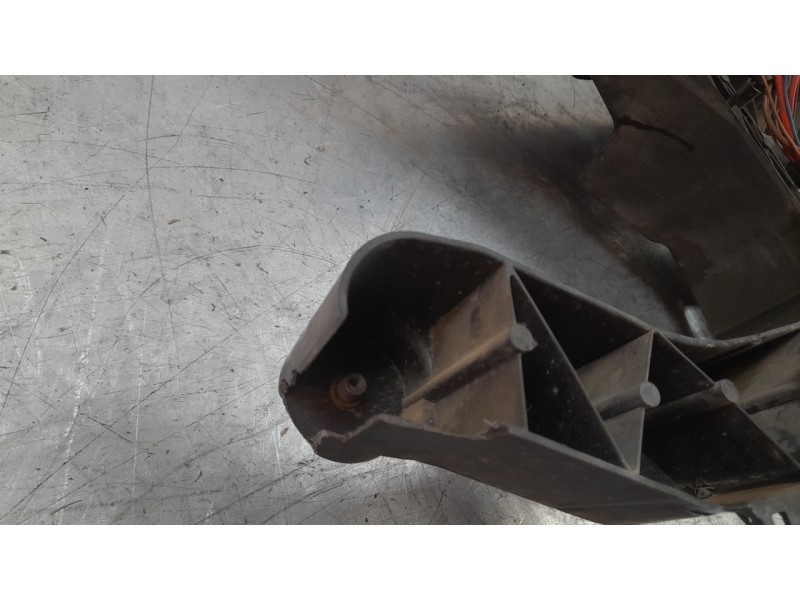 Recambio de panel frontal para mercedes-benz vito (w639) basic, combi 109 cdi compacto (639.601) referencia OEM IAM 6398800203 1