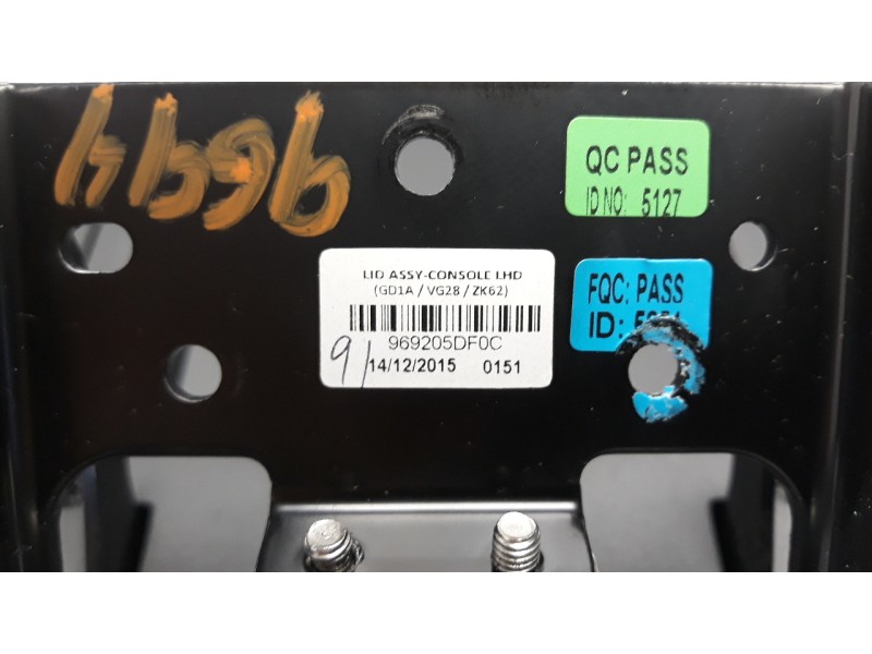 Recambio de apoyabrazos central para infiniti q30 2.2d sport referencia OEM IAM 969205DF0C  
