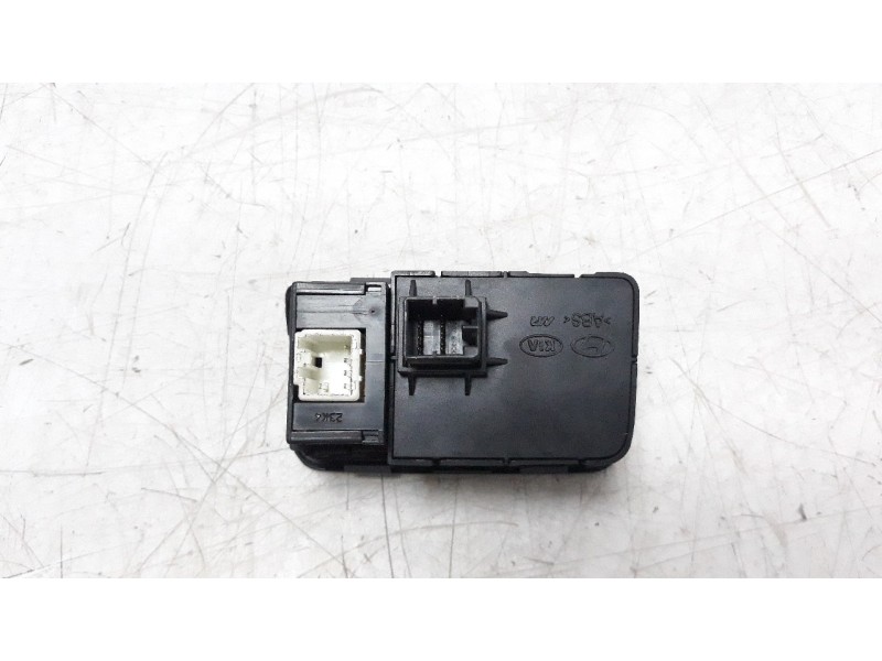 Recambio de interruptor para hyundai i20 1.2 16v cat referencia OEM IAM 93300C8050  