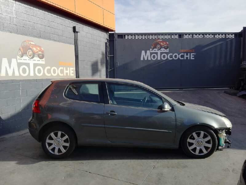 volkswagen golf v berlina (1k1) del año 2004