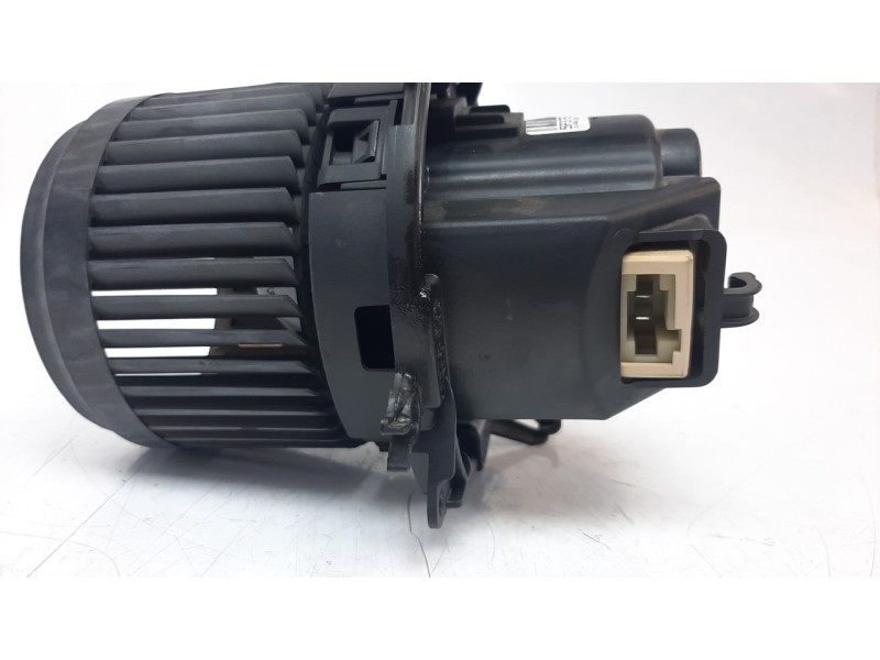 Recambio de ventilador calefaccion para renault clio iv 0.9 referencia OEM IAM 5R5833500 34352 VHF260017