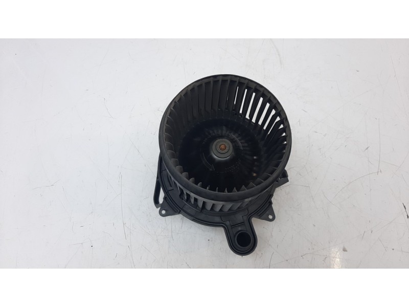 Recambio de ventilador calefaccion para renault clio iv 0.9 referencia OEM IAM 5R5833500 34352 VHF260017