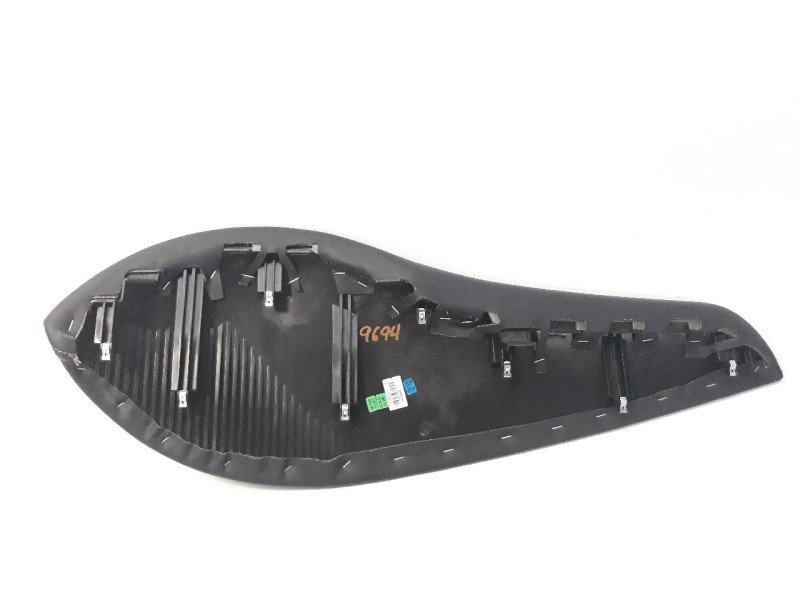 Recambio de moldura para infiniti q30 2.2d sport referencia OEM IAM 682105DF0A  